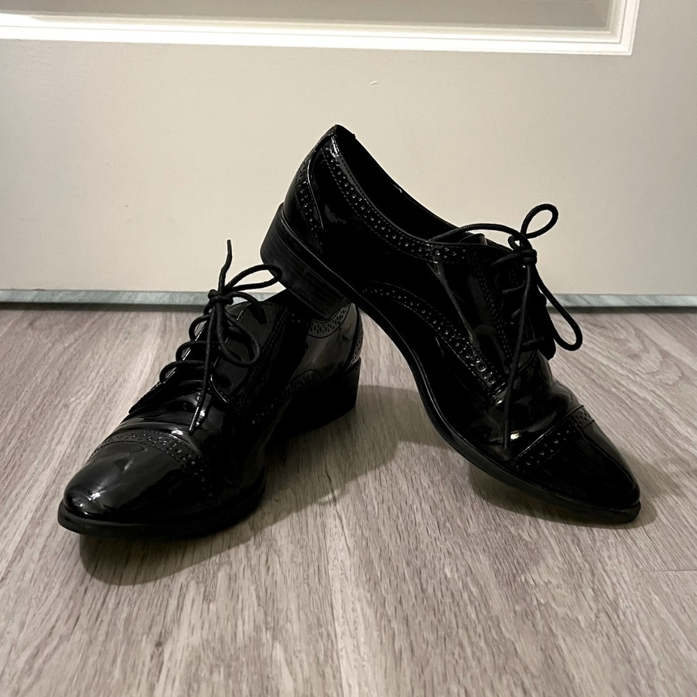Anne Klein Patent Black Oxfords / Anne Klein (size: 9.5)
